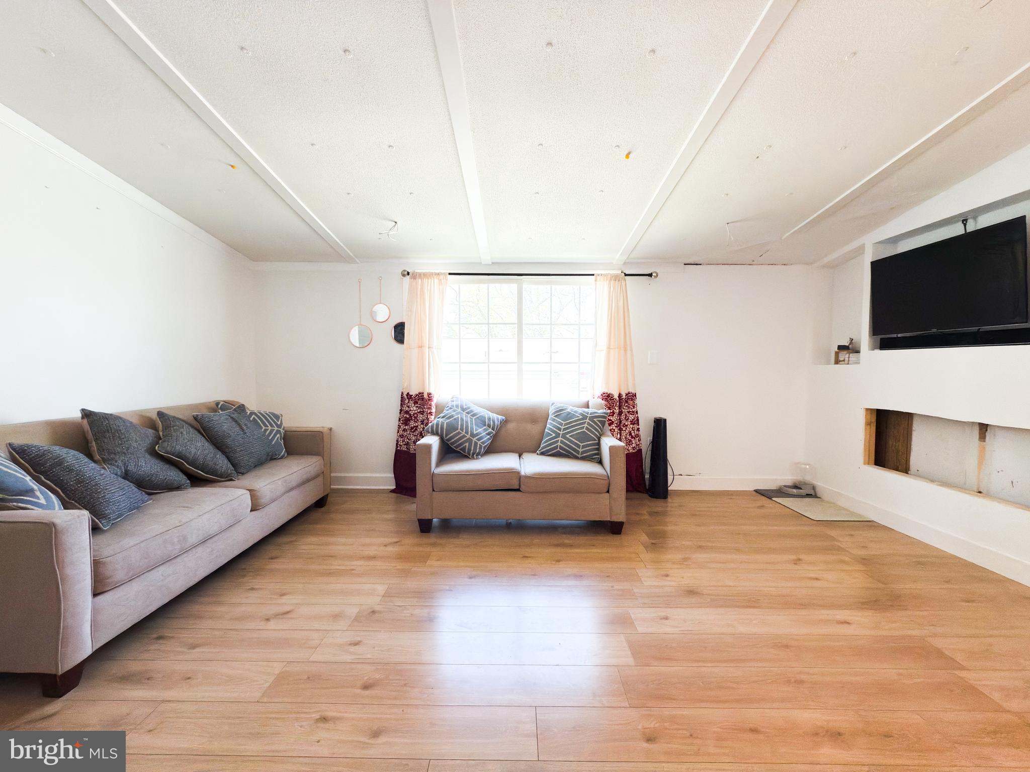 PARKWAY VILLAGE MANUFACTURED HOME COMMUNITY - Residential