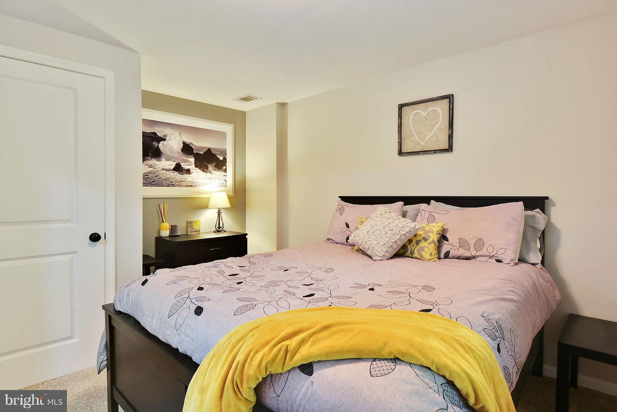 MOUNTAIN ROAD - Residential