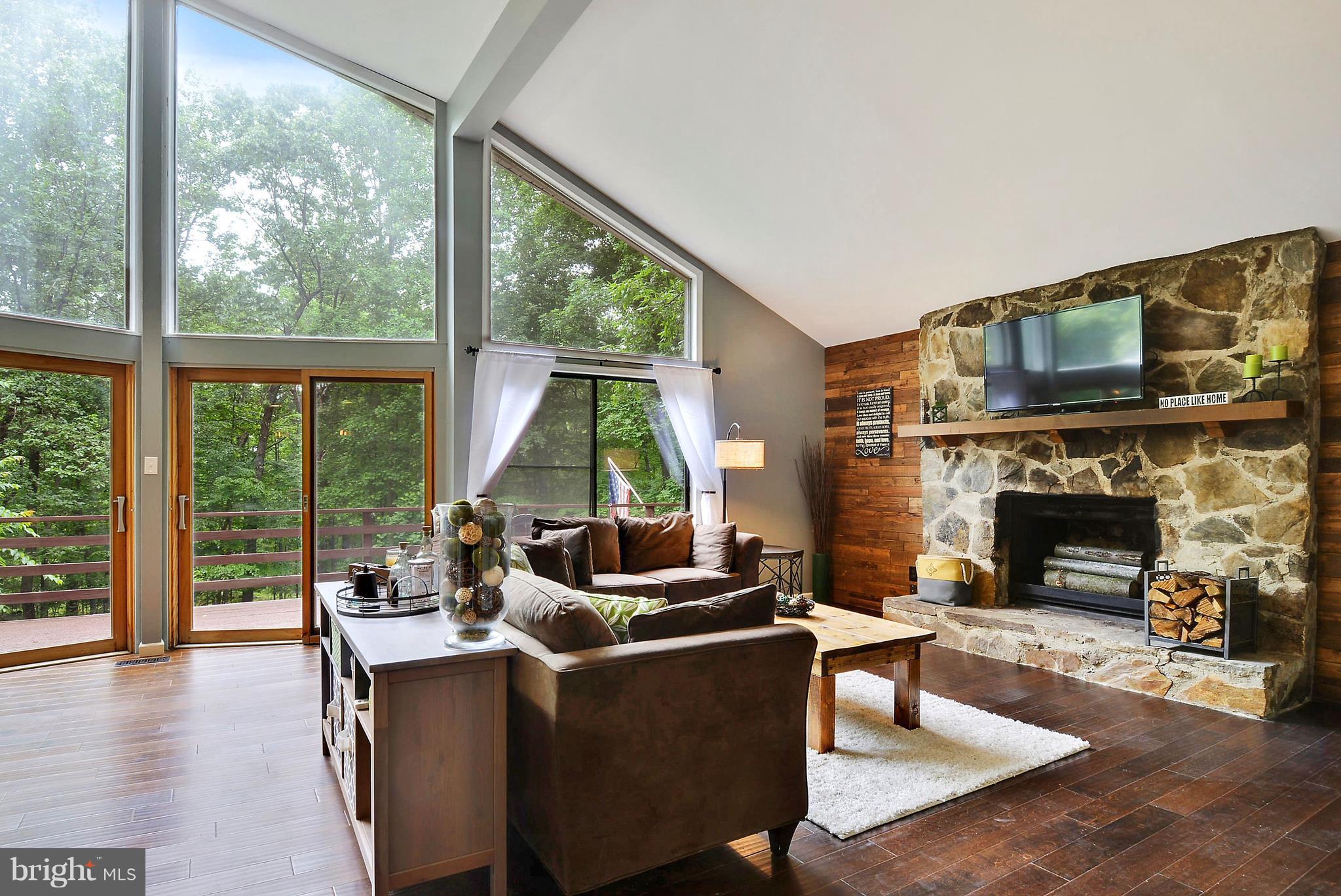 MOUNTAIN ROAD - Residential