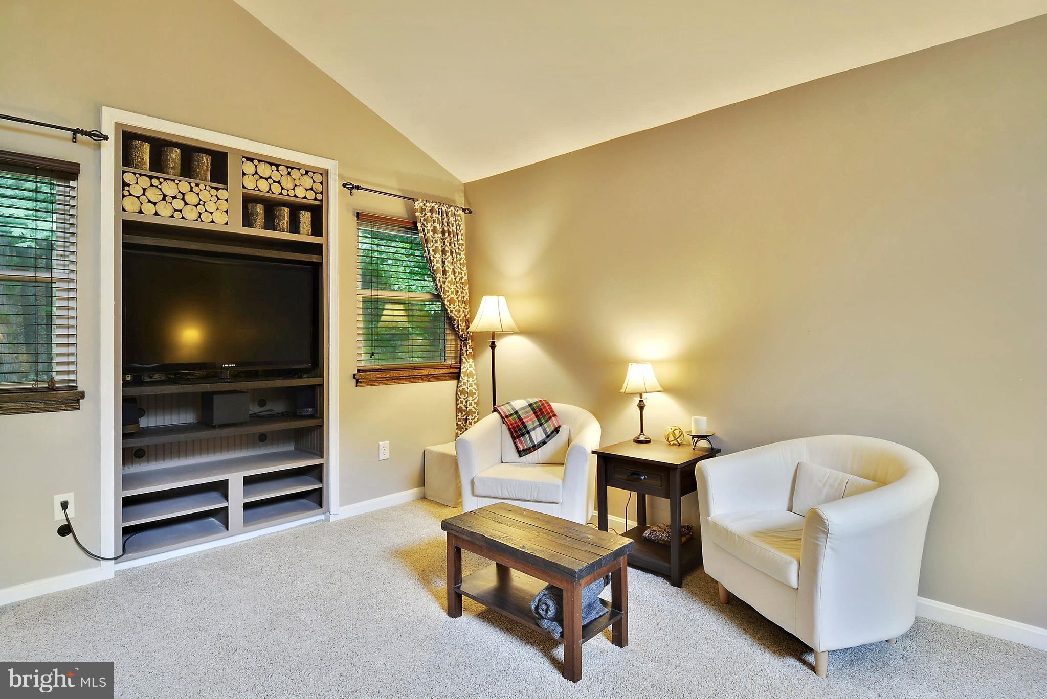 MOUNTAIN ROAD - Residential