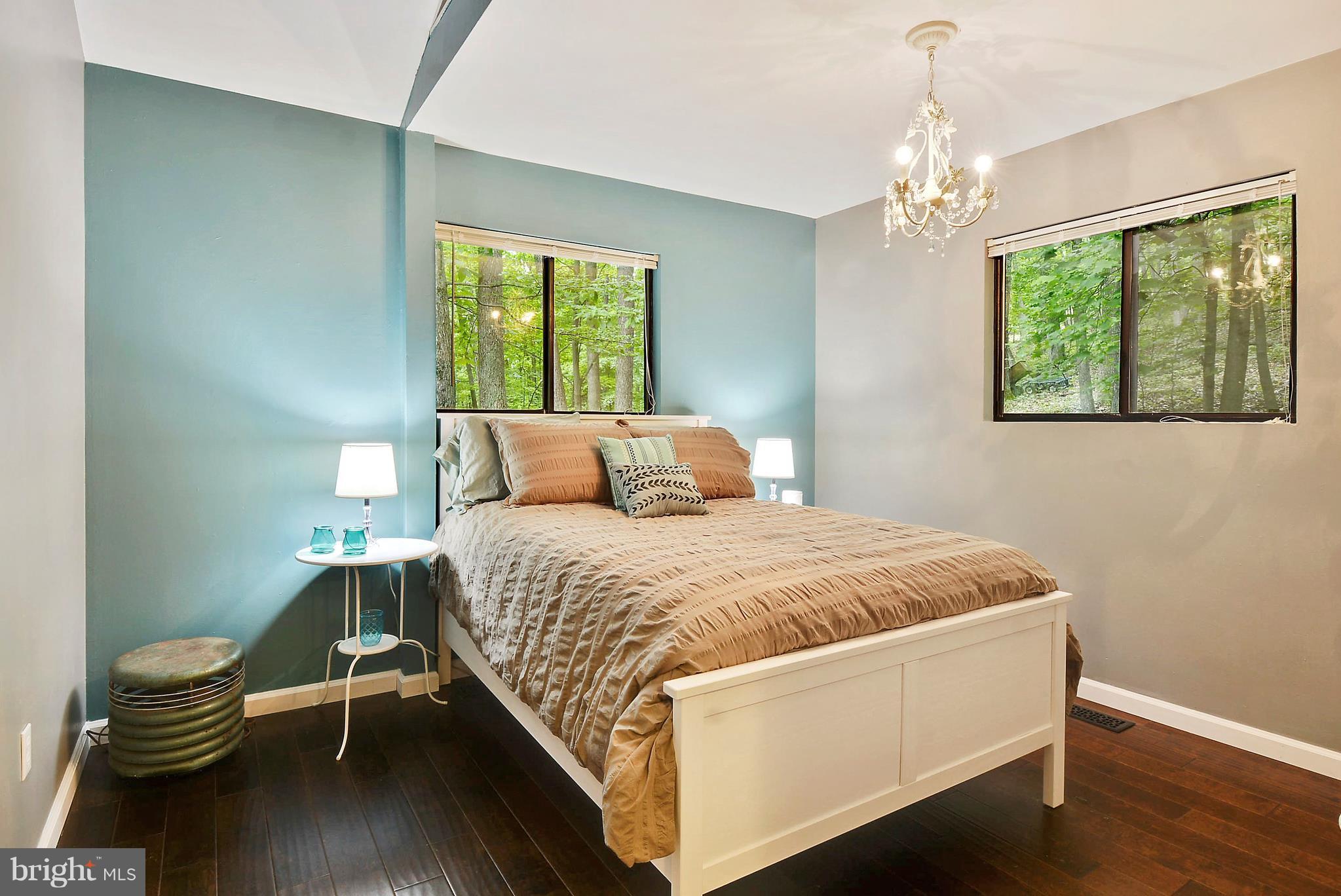 MOUNTAIN ROAD - Residential