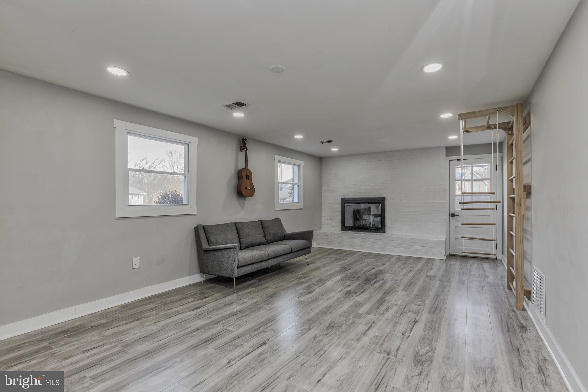 BEL PRE WOODS - Residential