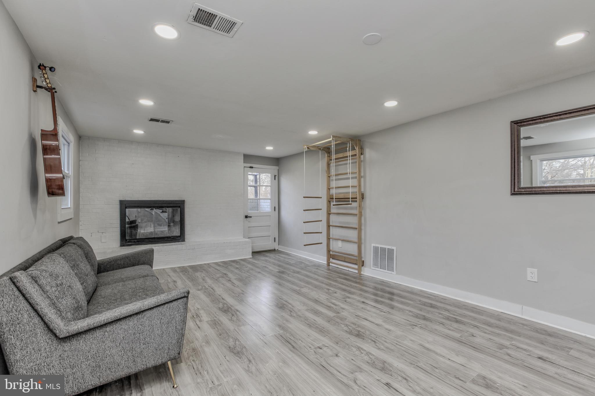 BEL PRE WOODS - Residential