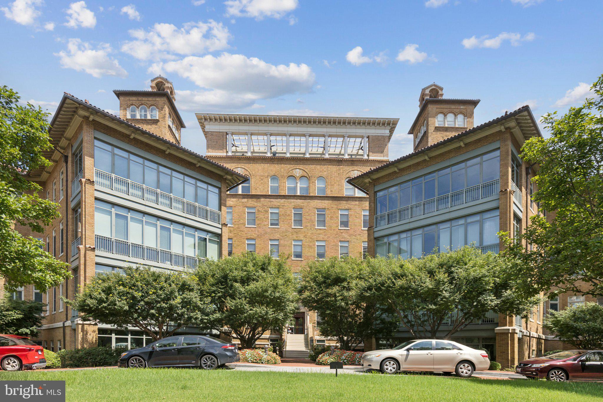 2425 L STREET NW 210