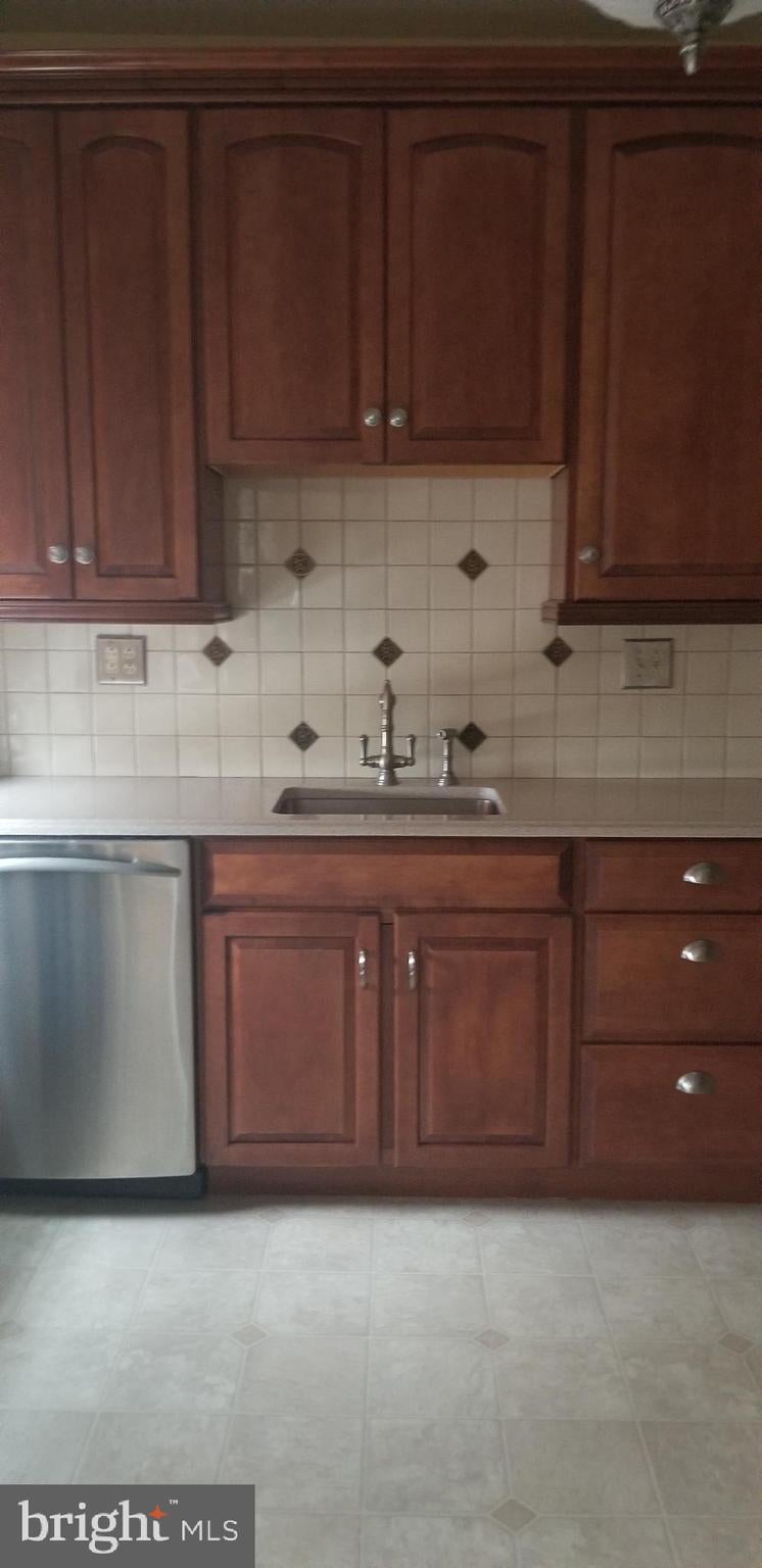 530 HERMIT STREET 2