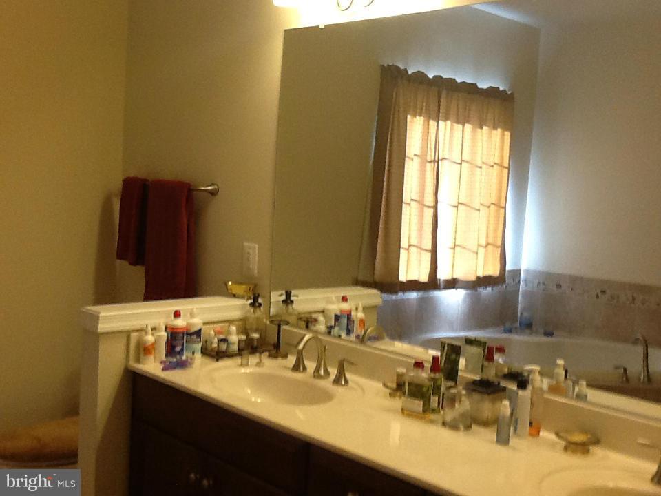 LEE'S PARKE - Residential