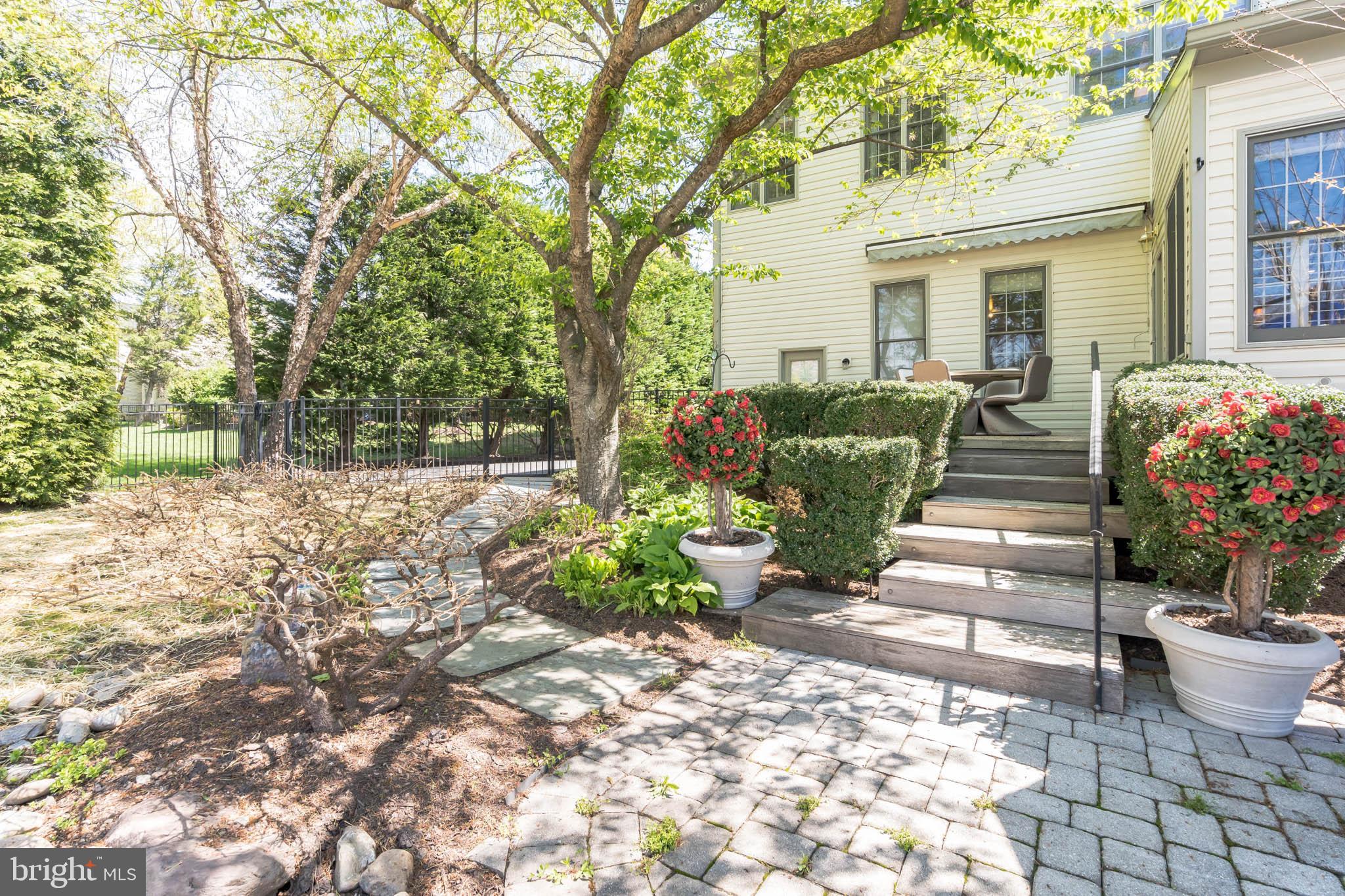 HAMPSHIRE GREENS - Residential