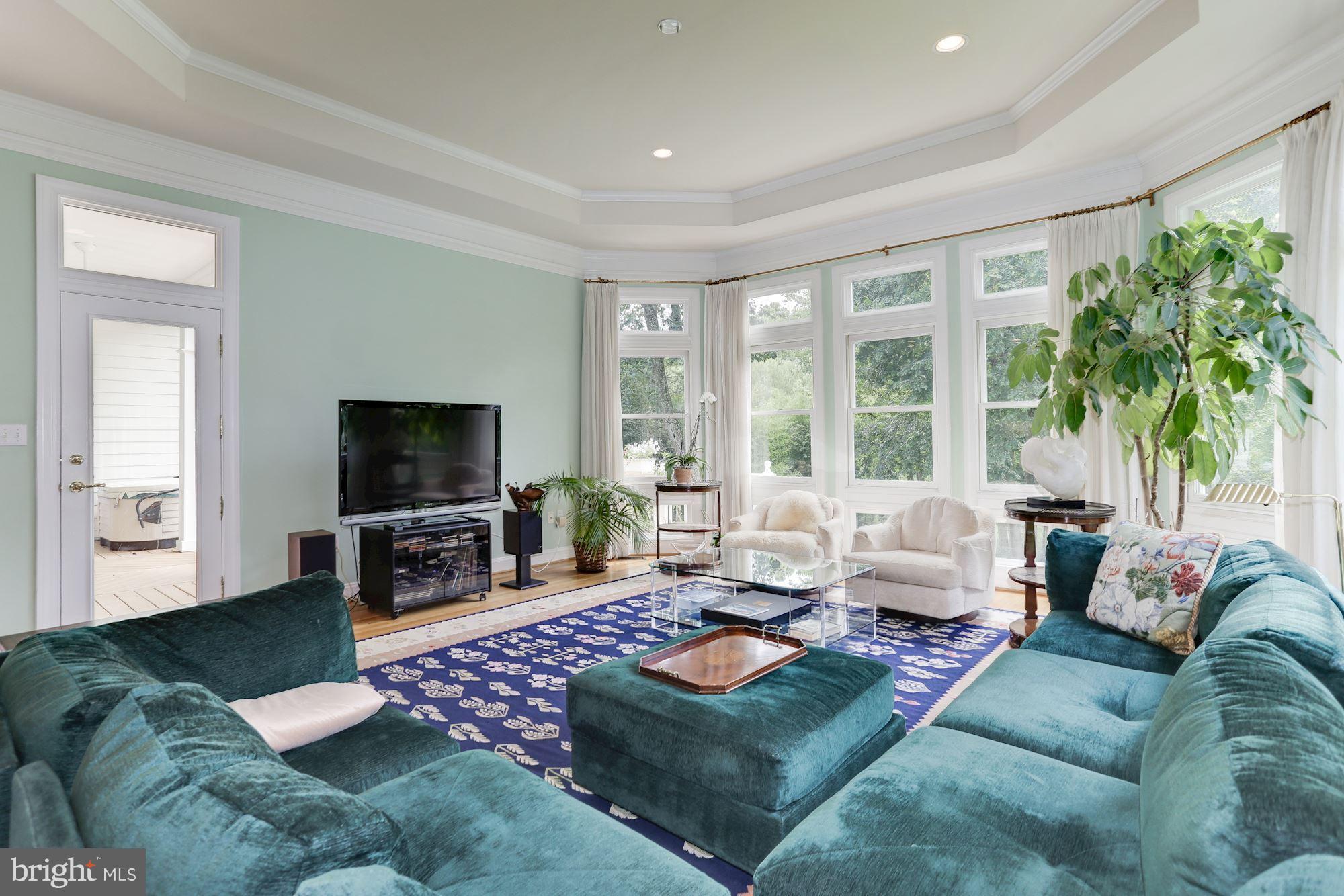 POTOMAC OUTSIDE - Residential