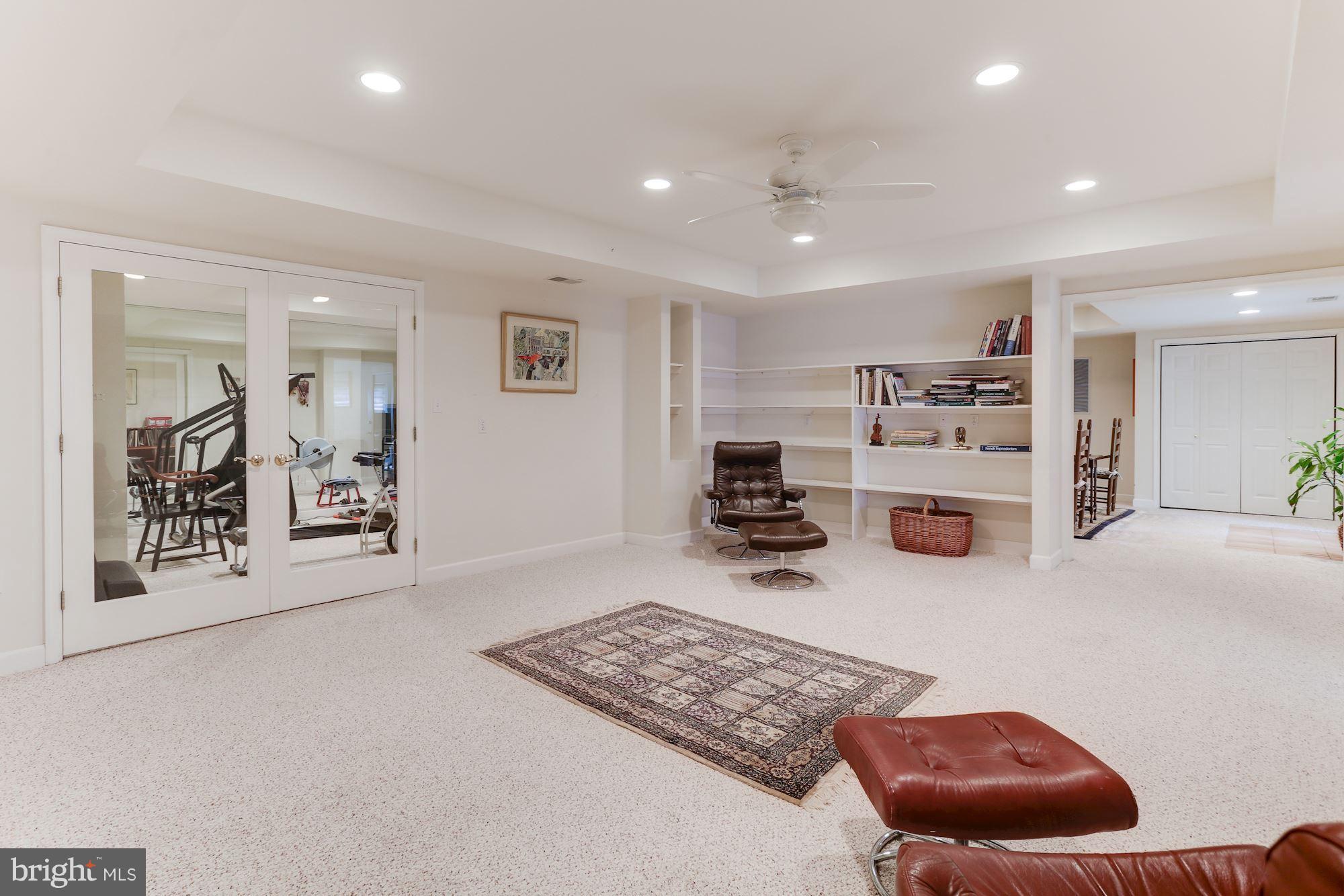 POTOMAC OUTSIDE - Residential