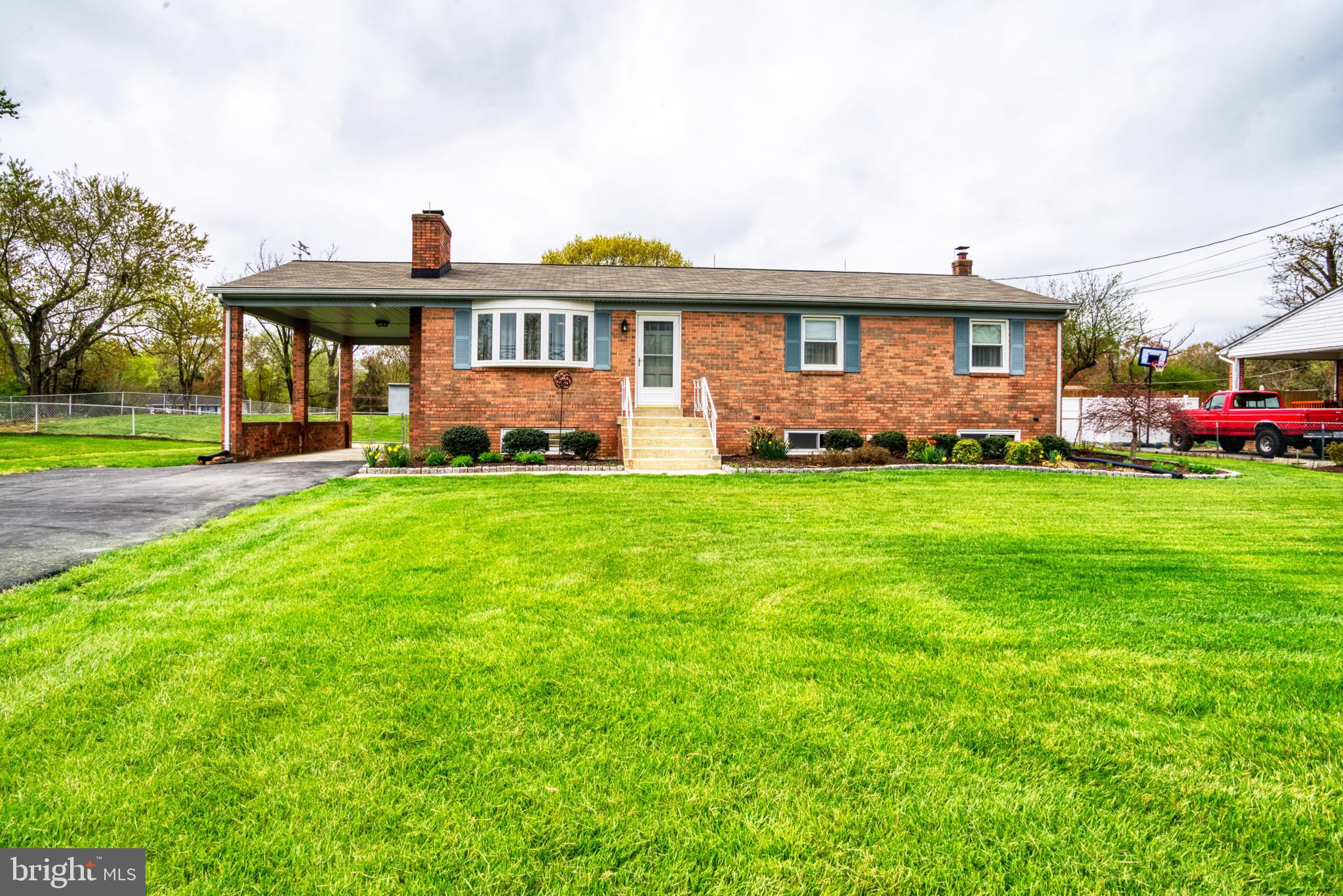 CAPITAL ESTATES - Residential