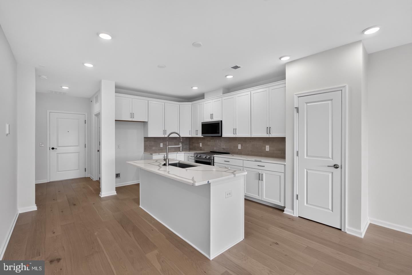 431 WASHINGTON STREET 2109 JADWIN