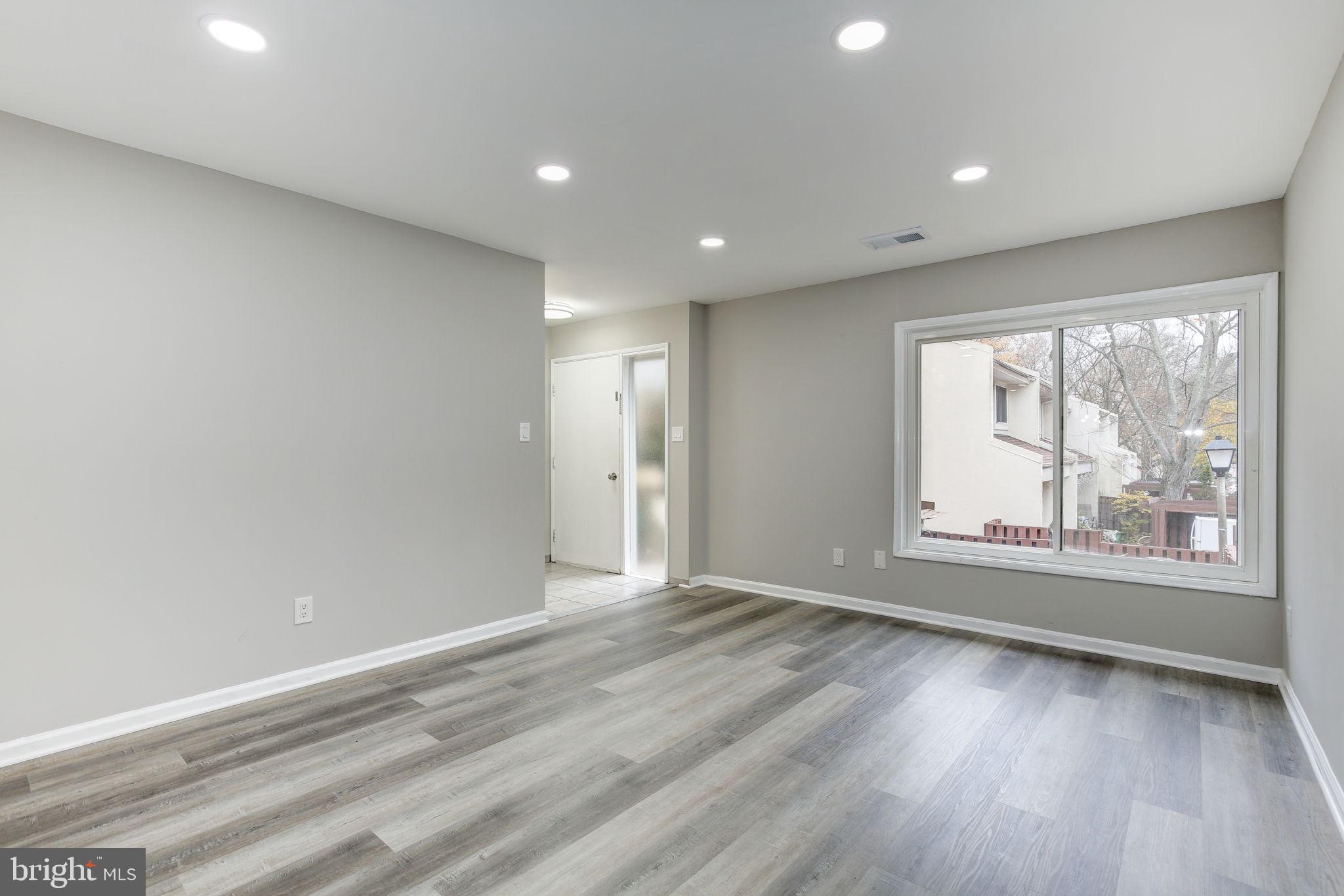 2394 SOUTHGATE SQUARE