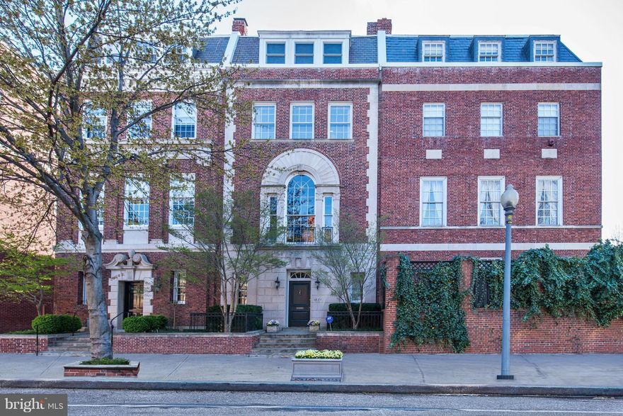 NEW PRICE!  Reduced $150K--Stylish & sophisticated! Large, luminous rooms w/11' ceilings, plentiful windows & distinctive artistic architectural touches that reflect a sophisticated urban sensibility. Renovated from top to bottom in 2010. 3BR/3BA up PLUS a lovely library & office w/full BA; entry lvl w/powder room, second living room, BR & full BA. Roof deck; 2 car parking!