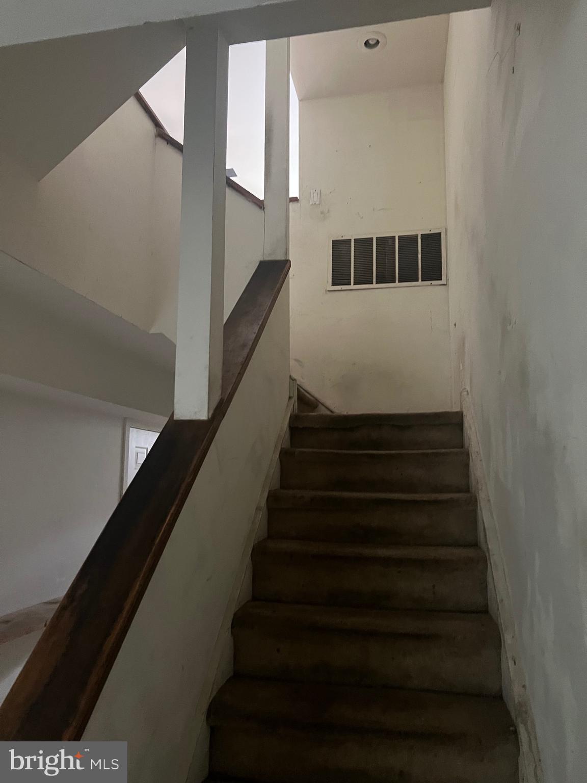 QUEEN VILLAGE - Residential