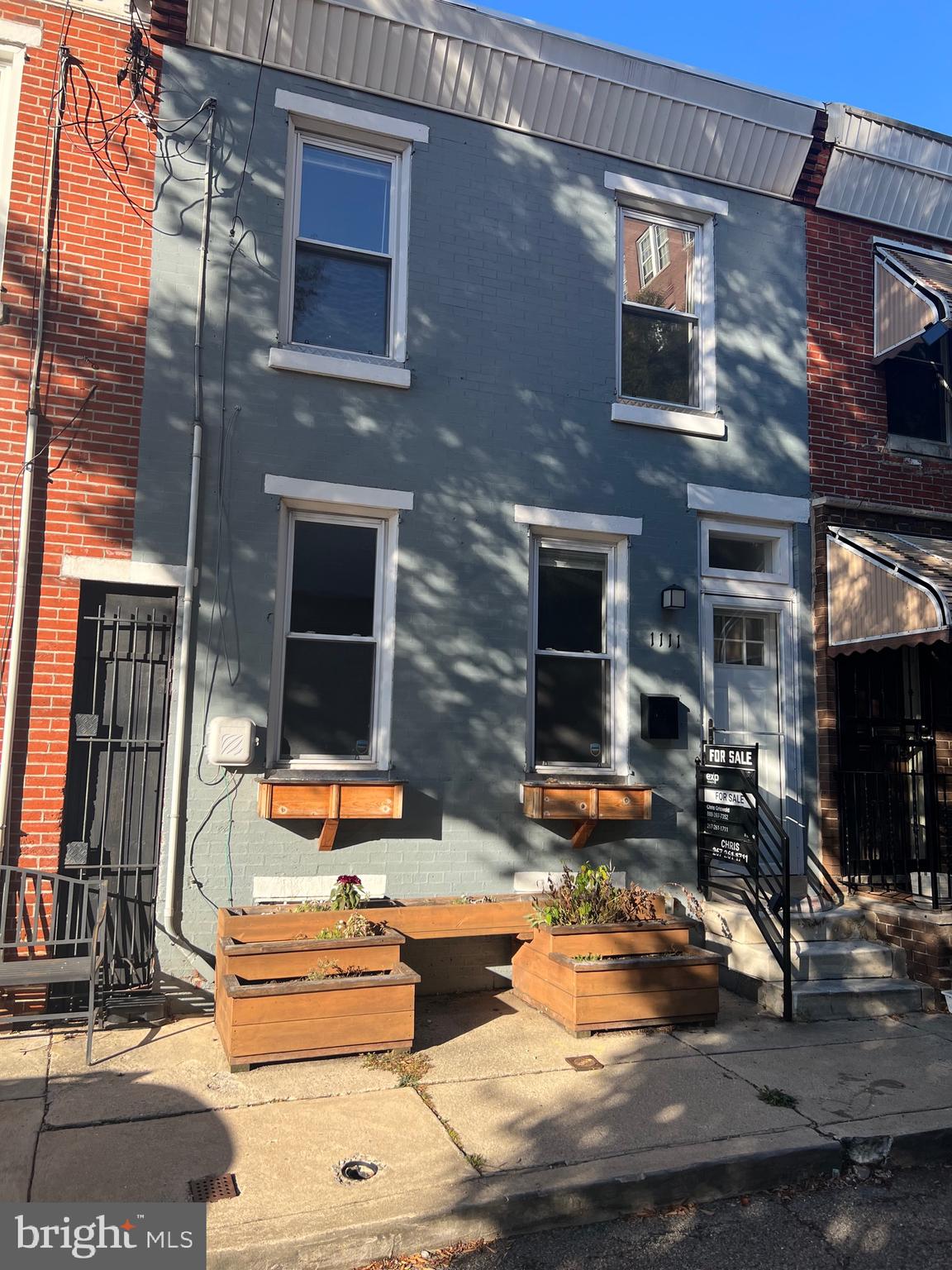 QUEEN VILLAGE - Residential