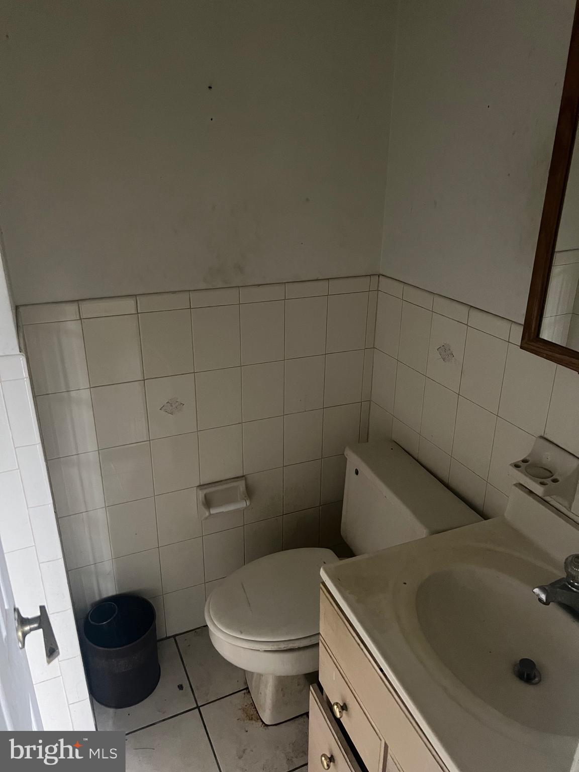 QUEEN VILLAGE - Residential