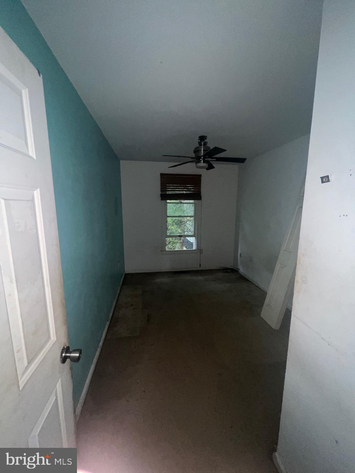 QUEEN VILLAGE - Residential