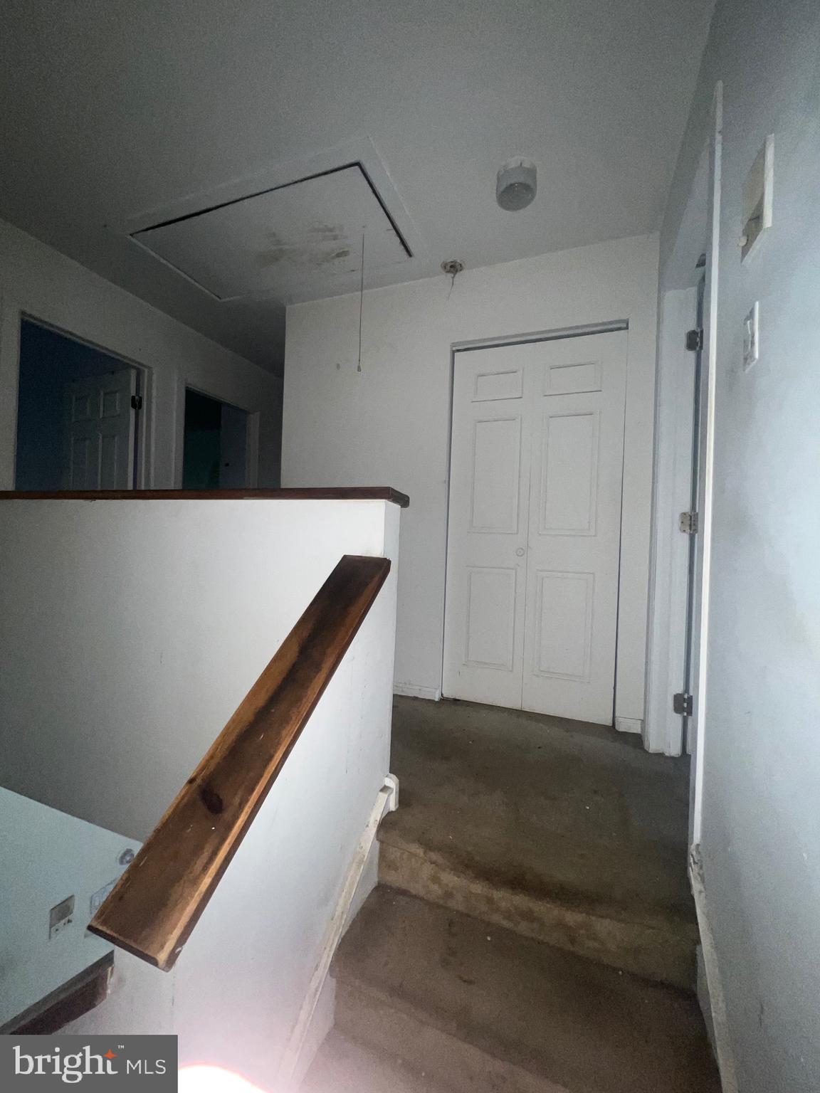 QUEEN VILLAGE - Residential