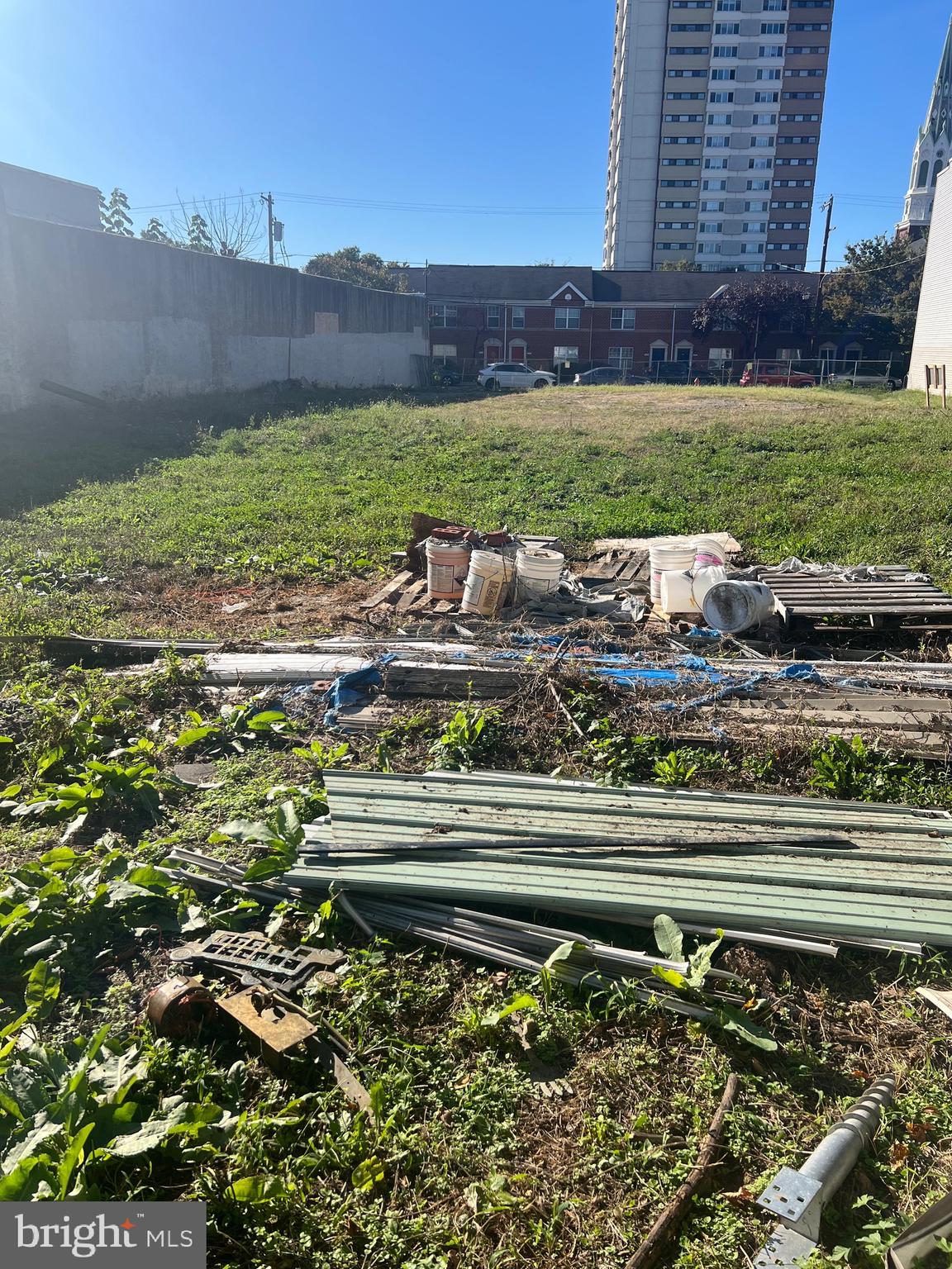 QUEEN VILLAGE - Residential