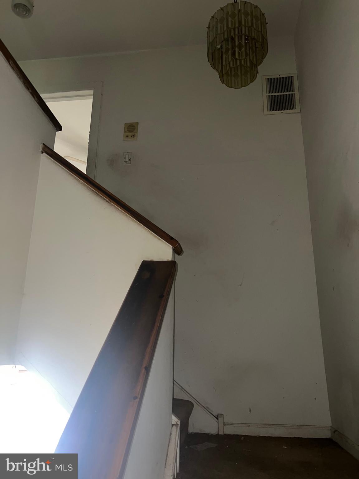 QUEEN VILLAGE - Residential