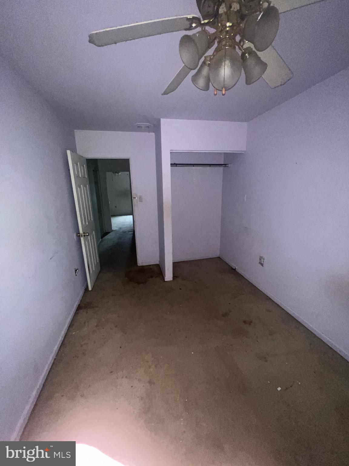 QUEEN VILLAGE - Residential