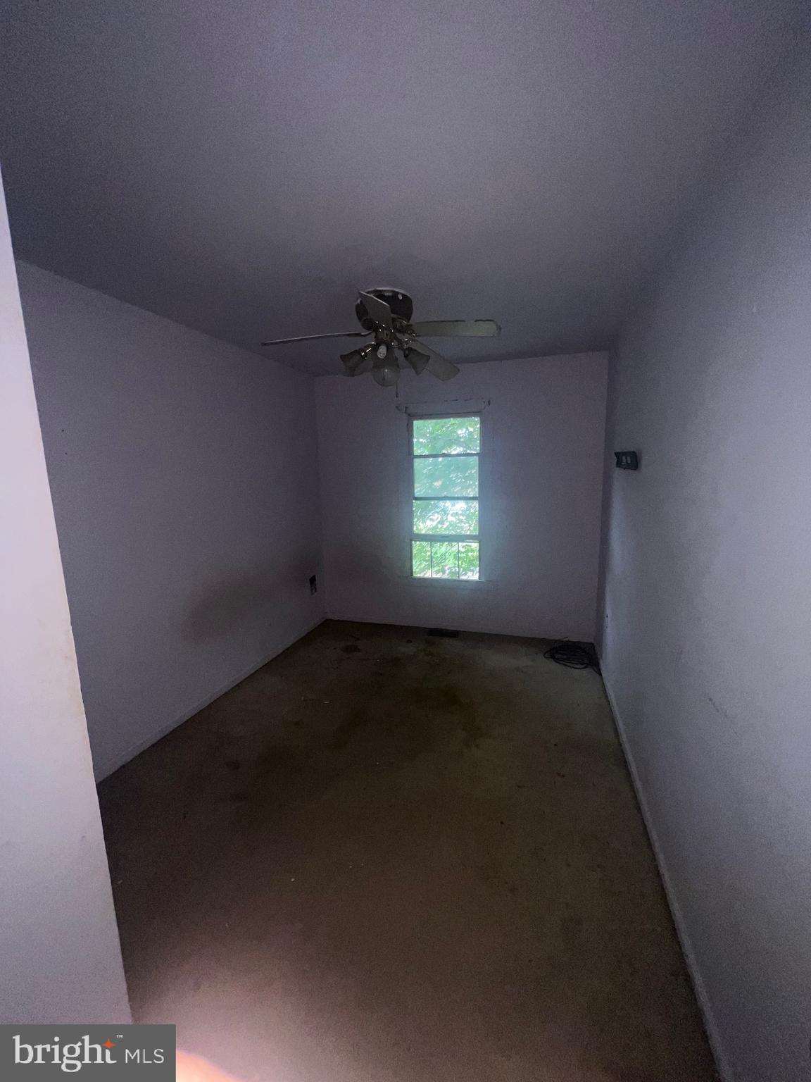 QUEEN VILLAGE - Residential