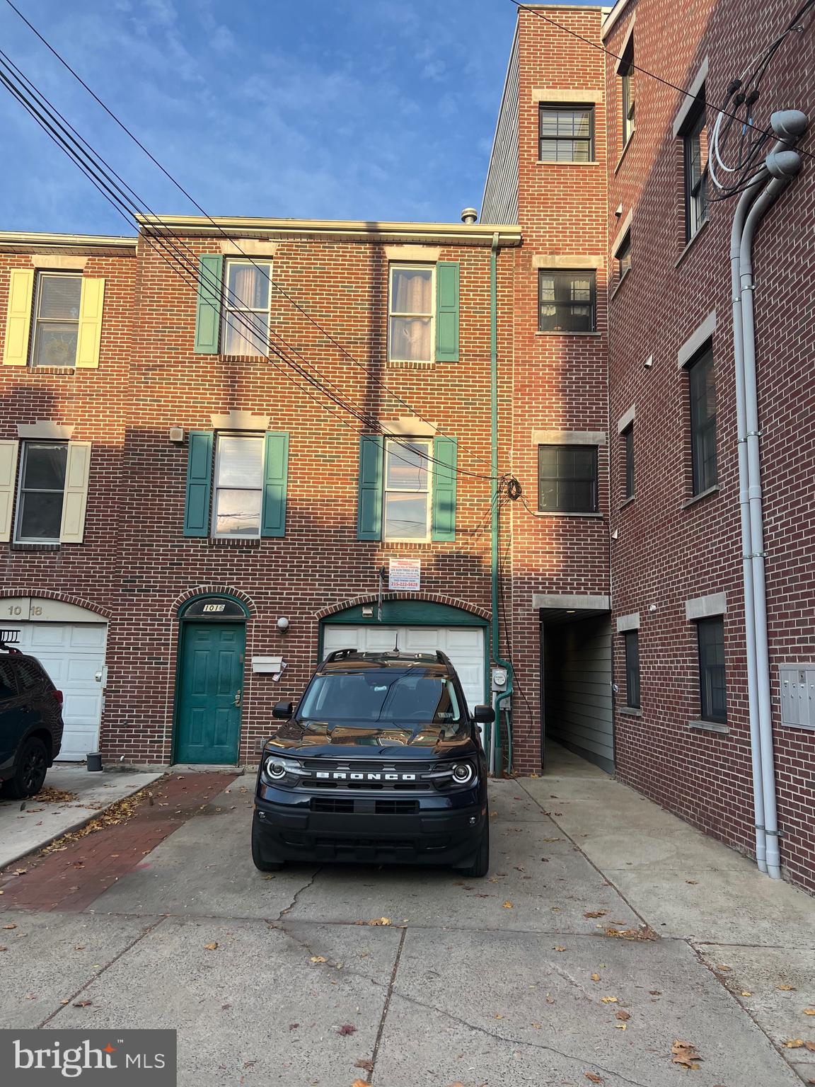 QUEEN VILLAGE - Residential