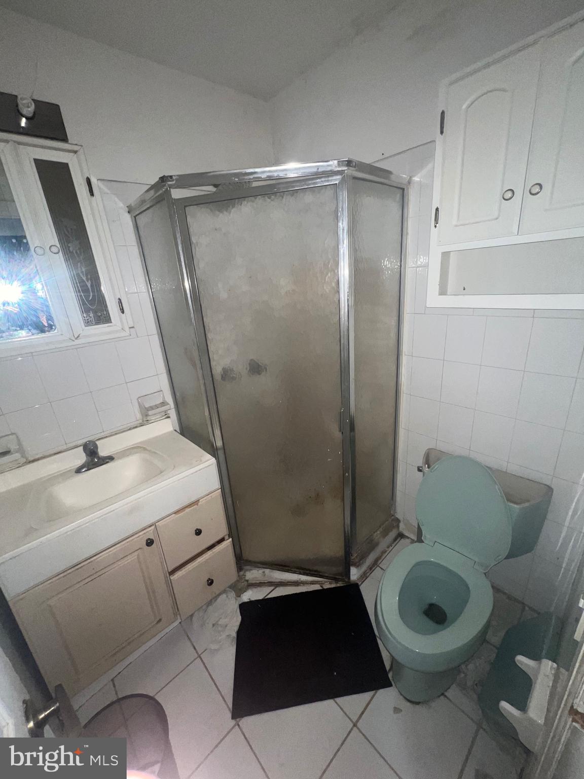 QUEEN VILLAGE - Residential