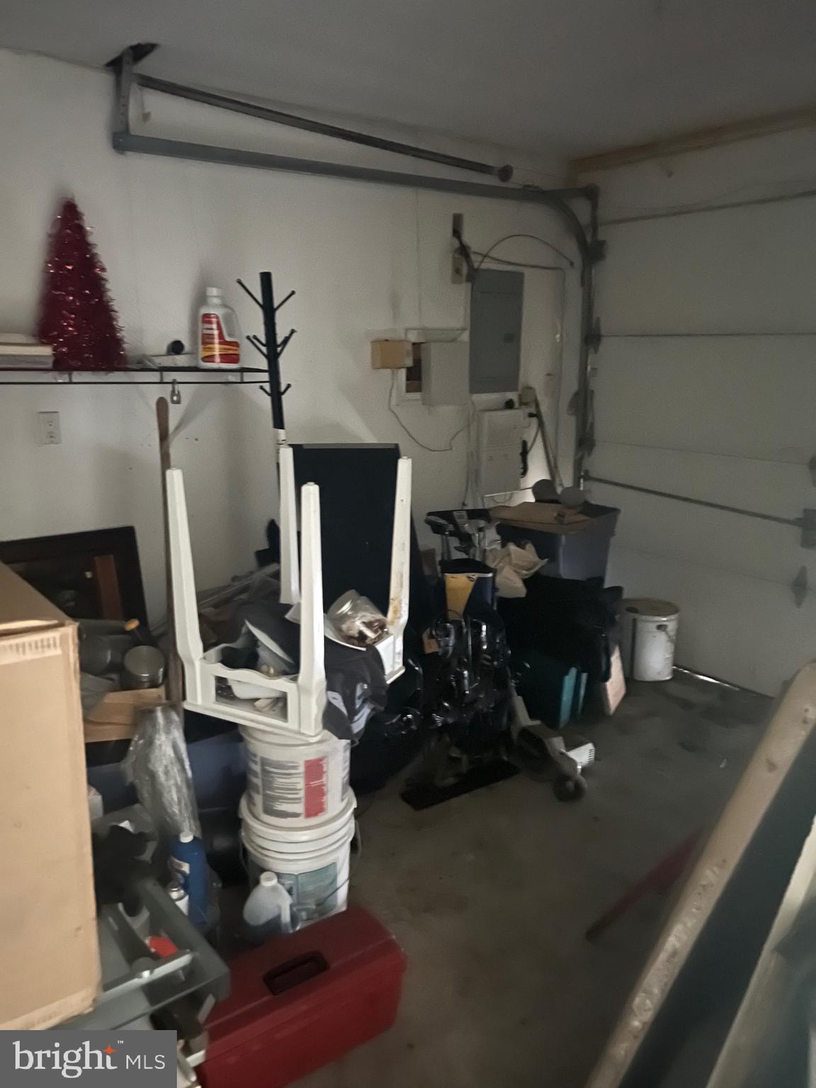 QUEEN VILLAGE - Residential