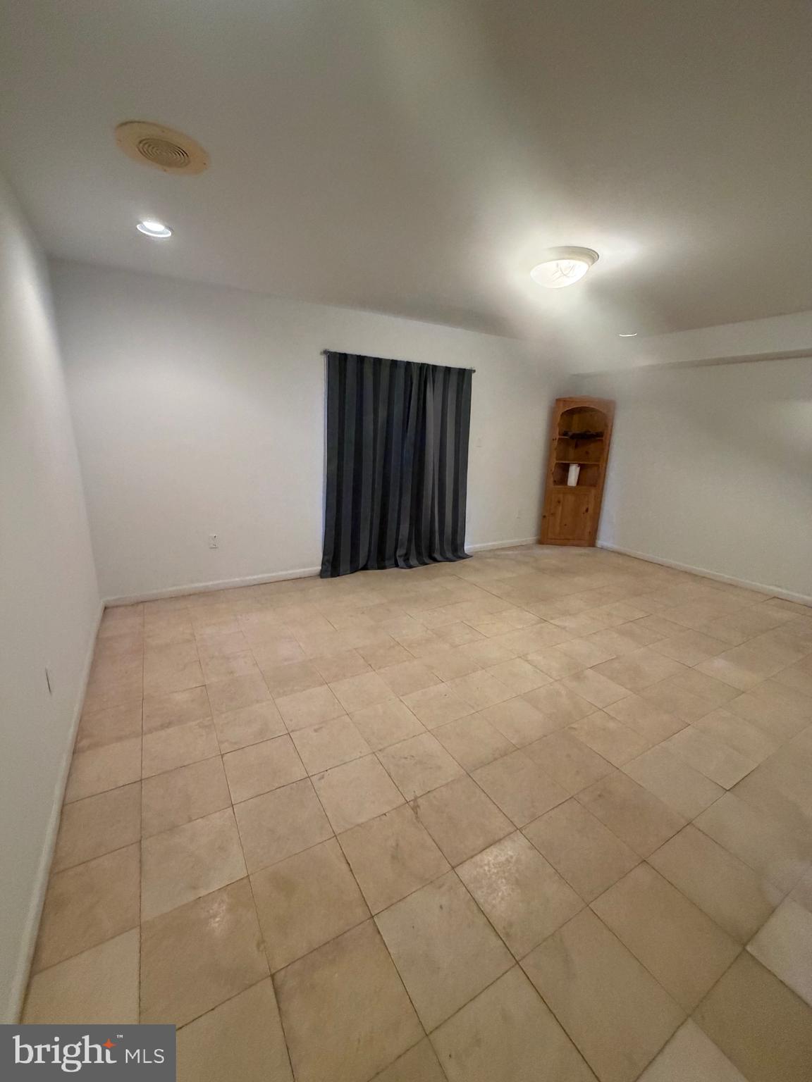 1016 E MOYAMENSING AVENUE