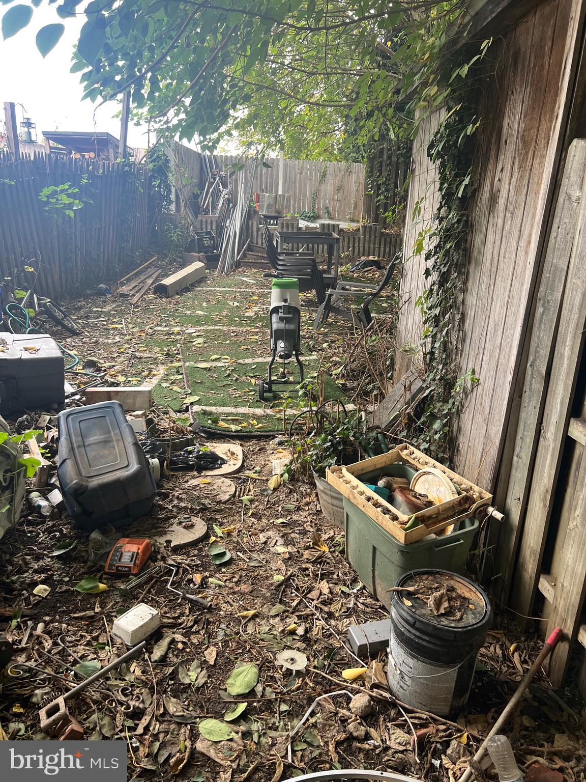 QUEEN VILLAGE - Residential