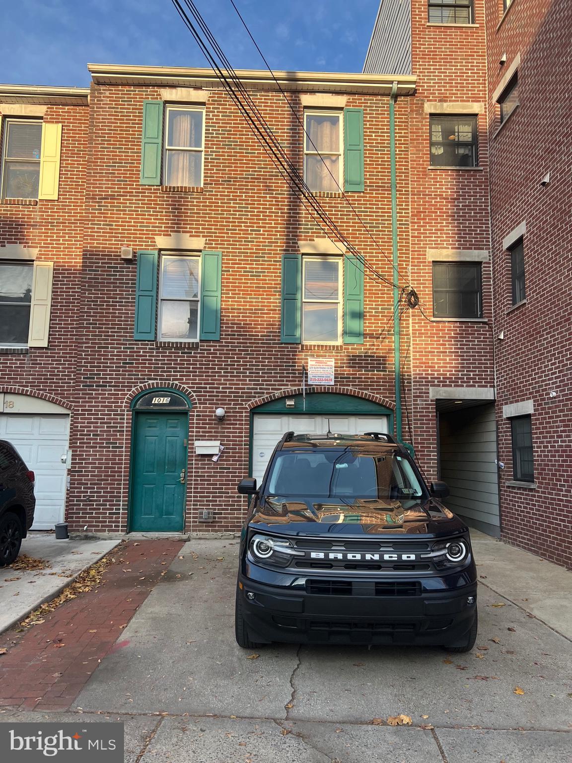 QUEEN VILLAGE - Residential
