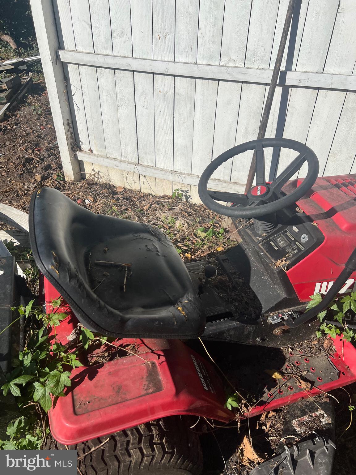 QUEEN VILLAGE - Residential