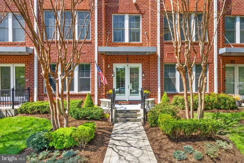 1418 N Rhodes Street Unit B105, Arlington, VA MLS: VAAR2057396