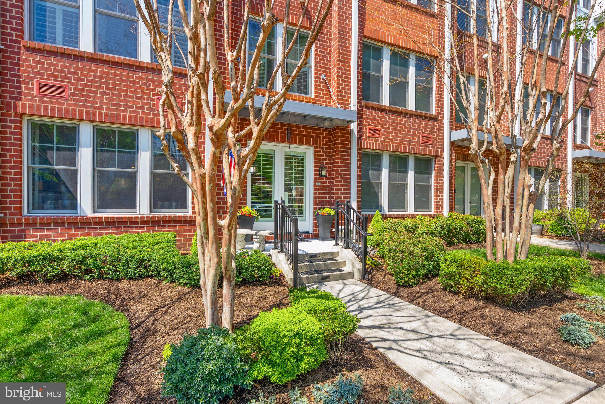 1418 N RHODES STREET B105
