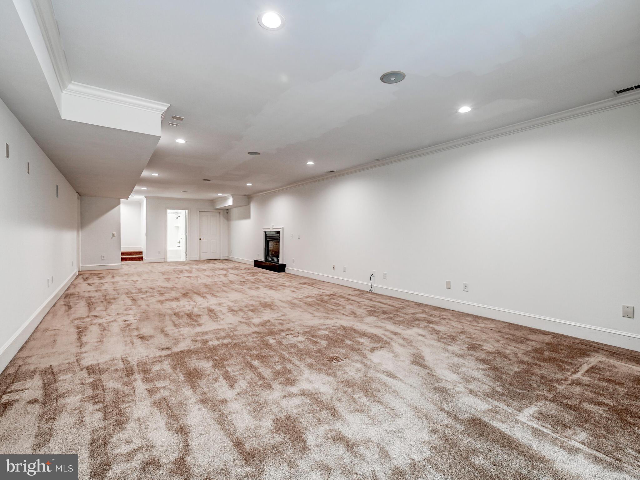 GREY ROCK FLATS - Residential Lease