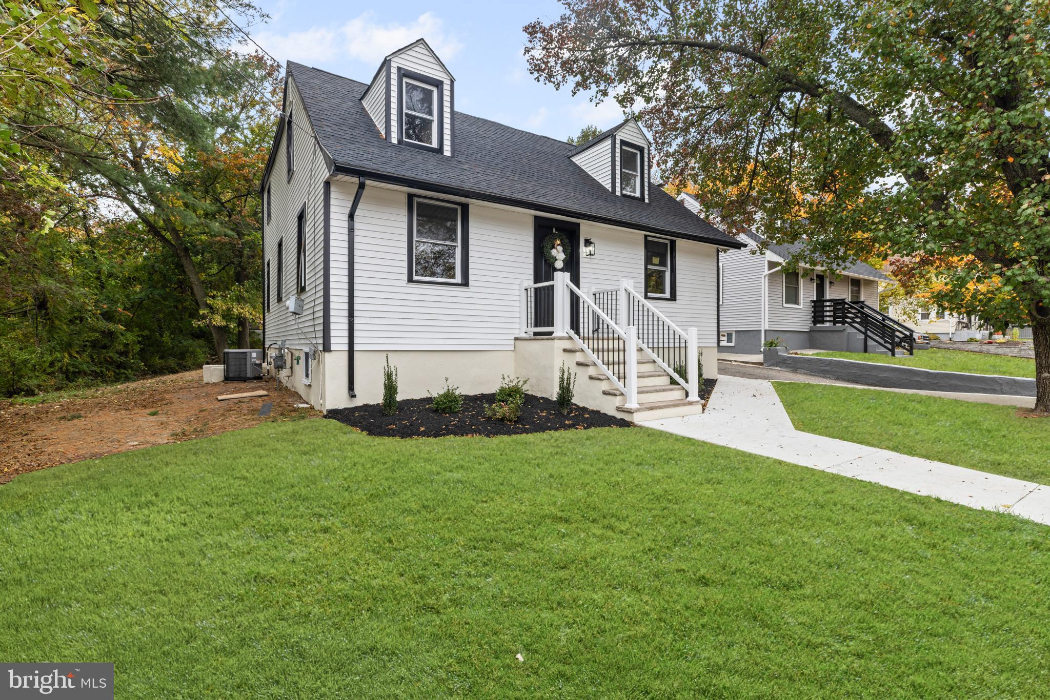 22 E CENTER OAK AVENUE