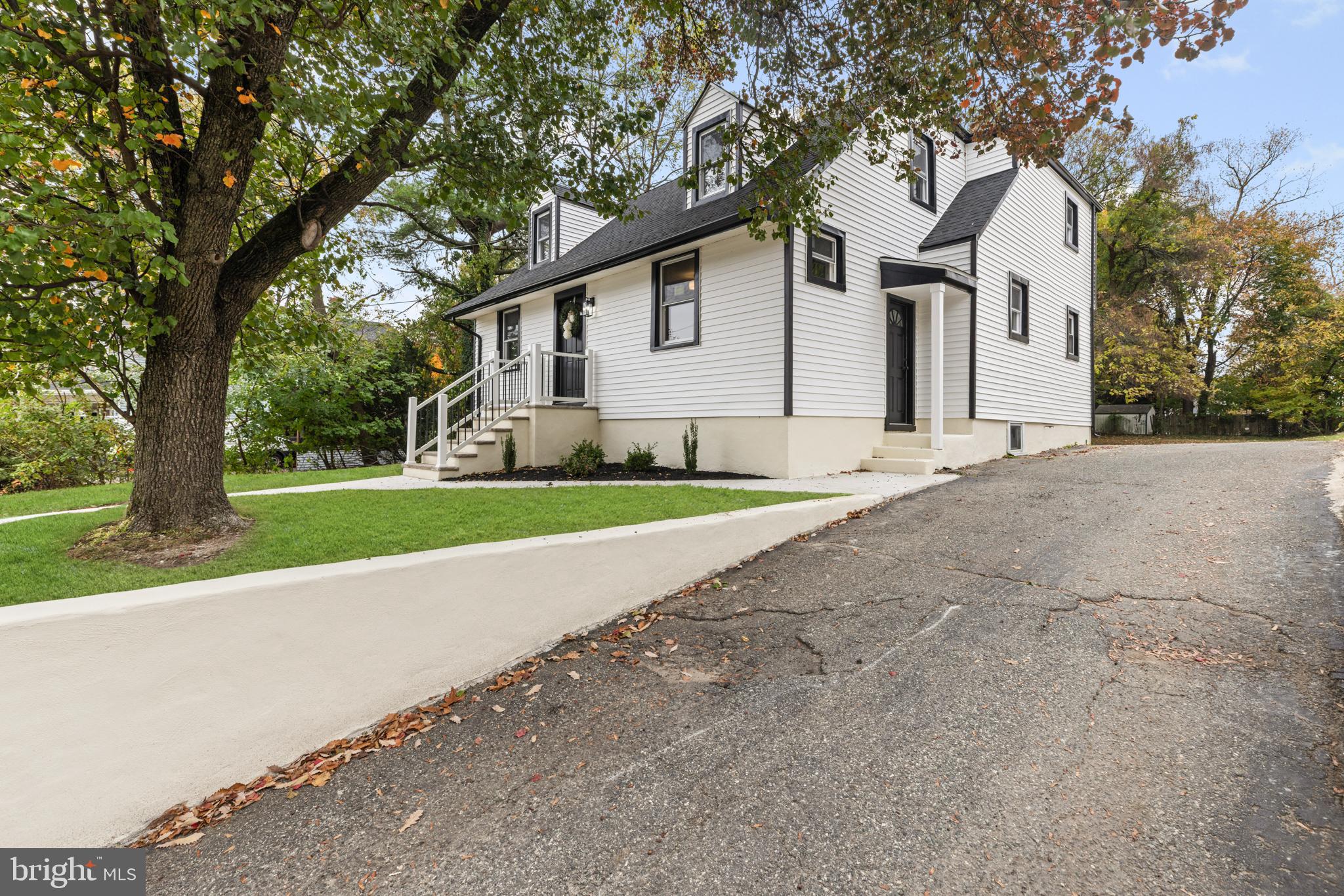 22 E CENTER OAK AVENUE