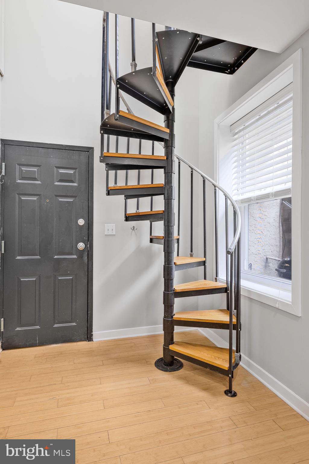 1516 CATHARINE STREET 2