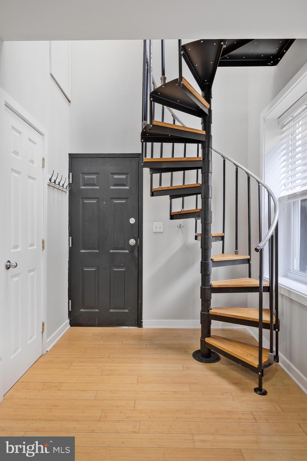 1516 CATHARINE STREET 2