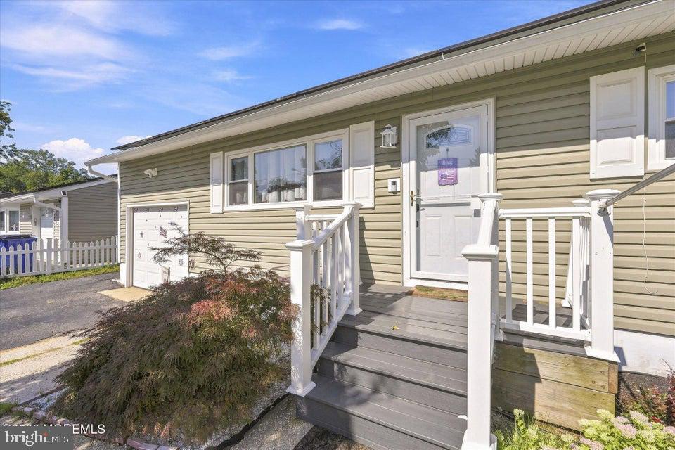 401 APPLEGATE AVENUE