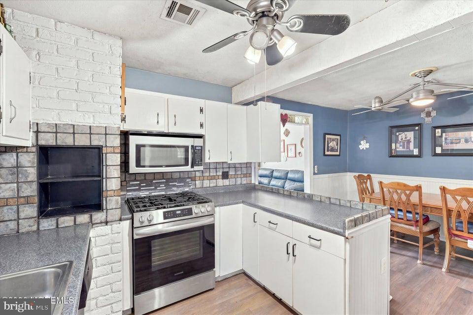 401 APPLEGATE AVENUE
