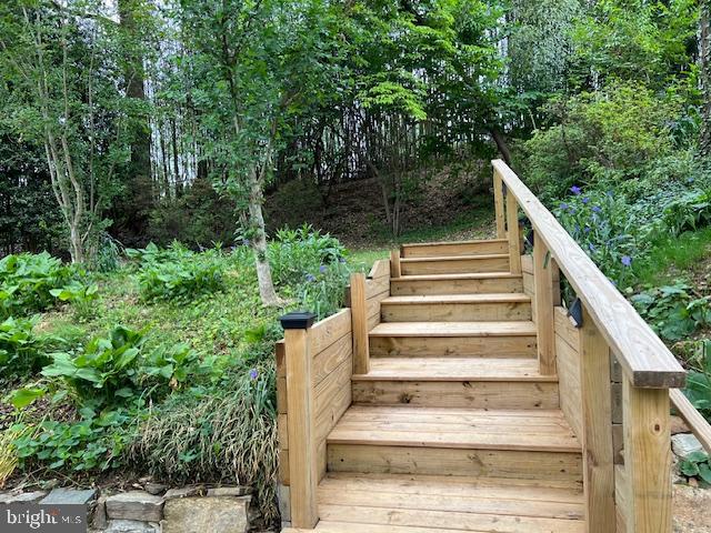 ROCK CREEK KNOLLS - Residential