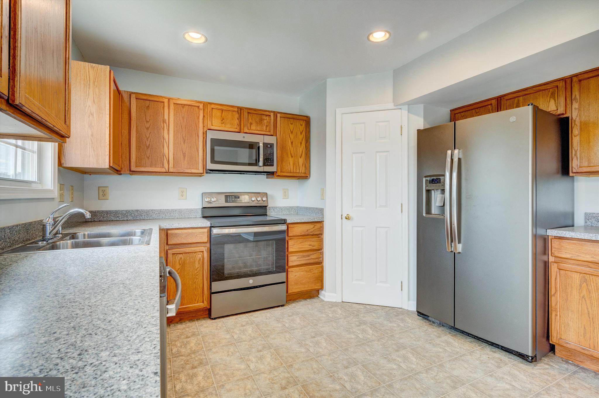 TOWNES OF OAKHURST - Residential