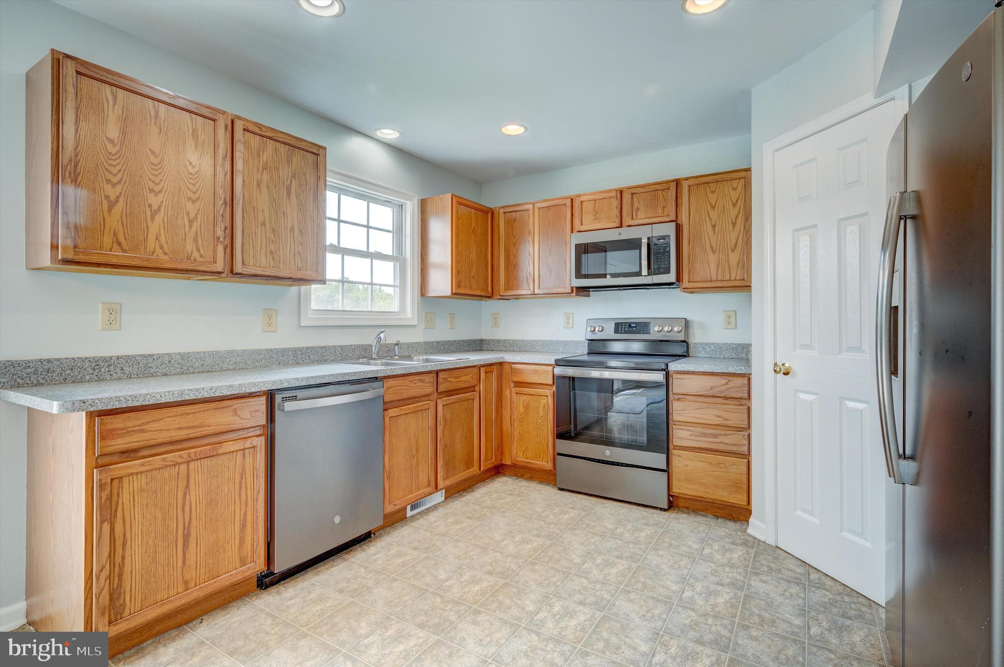 TOWNES OF OAKHURST - Residential