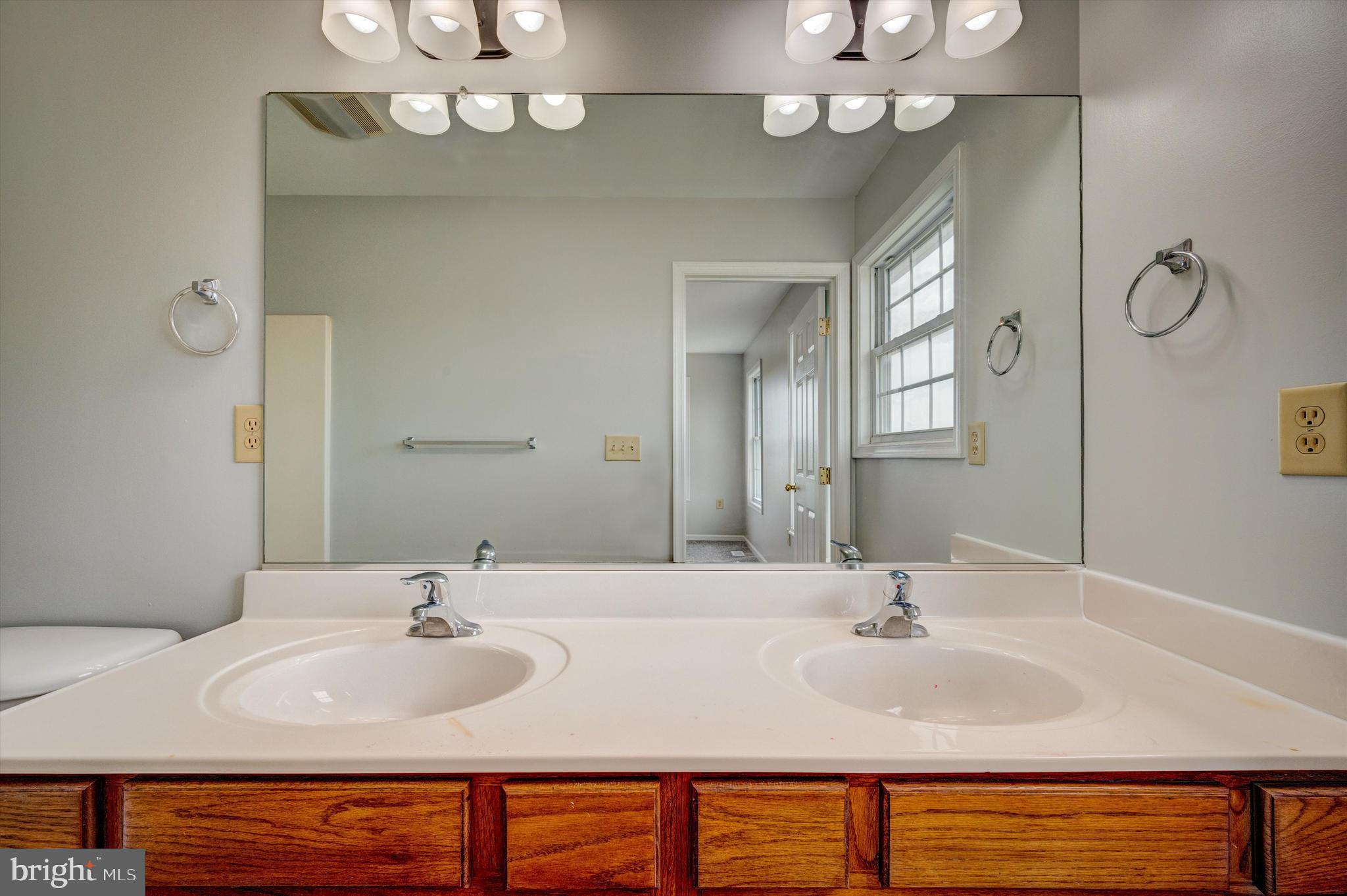 TOWNES OF OAKHURST - Residential