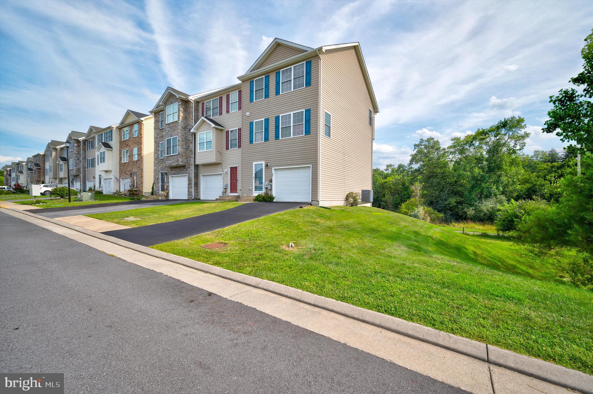 TOWNES OF OAKHURST - Residential