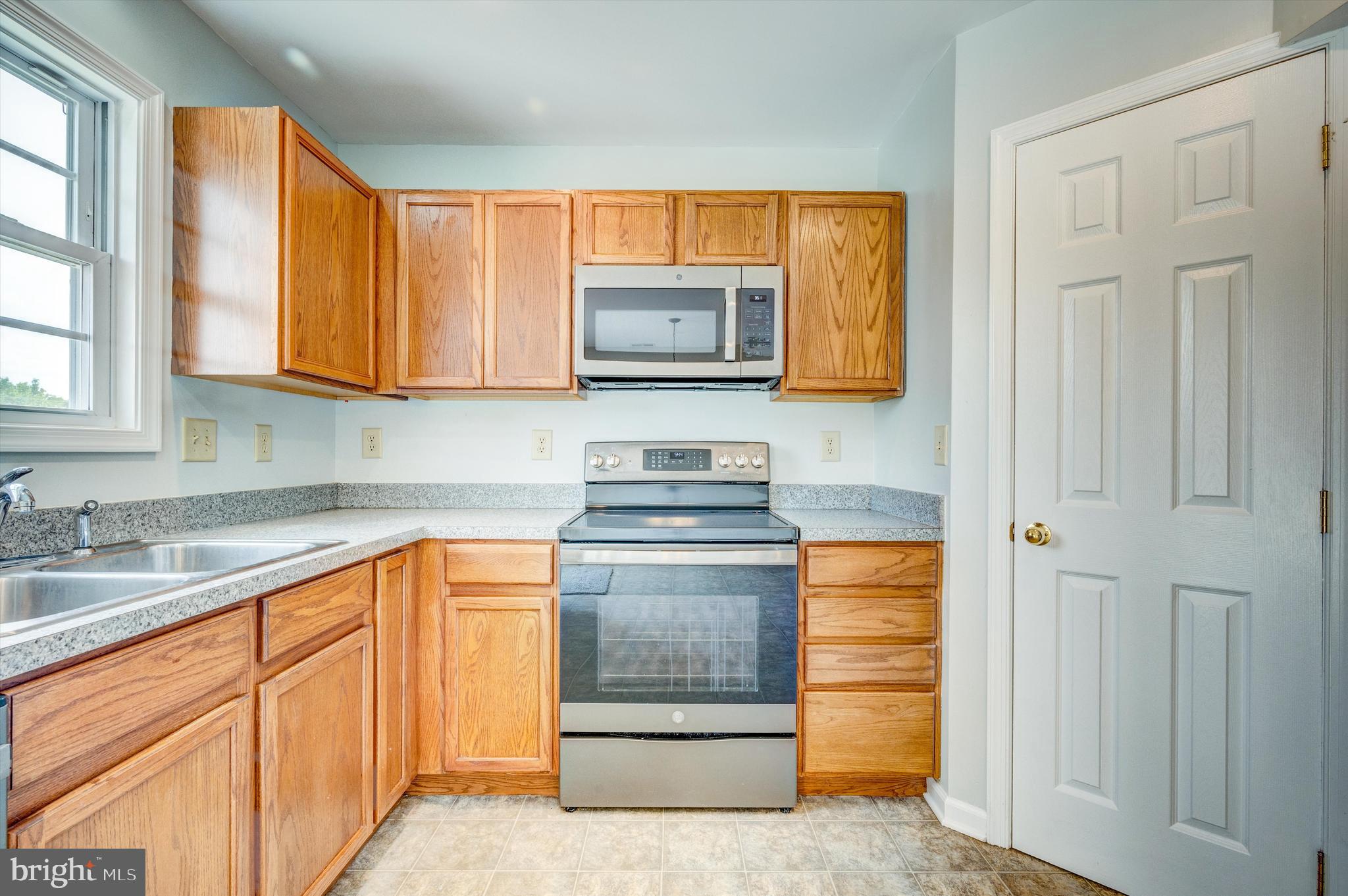 TOWNES OF OAKHURST - Residential