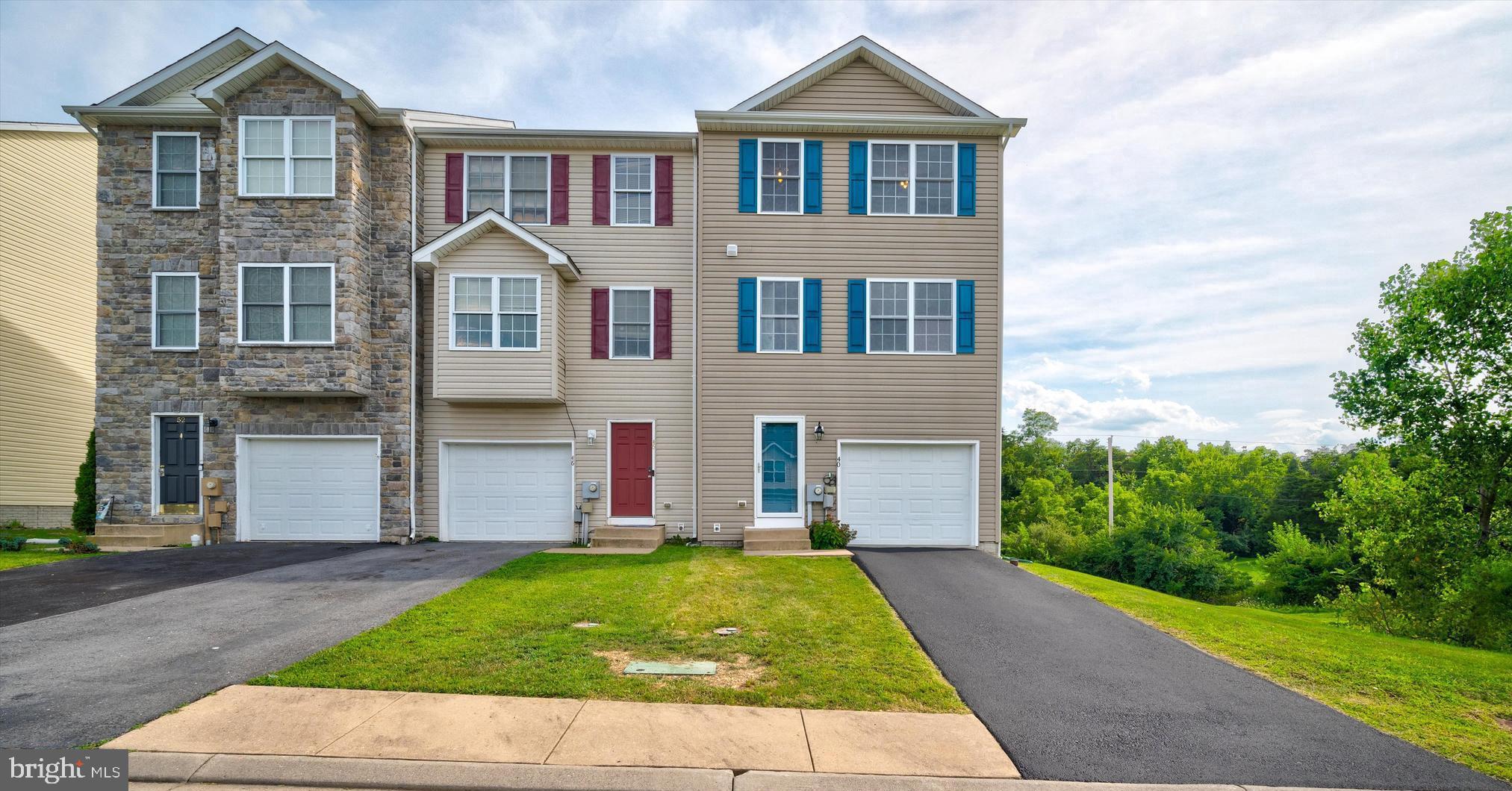 TOWNES OF OAKHURST - Residential