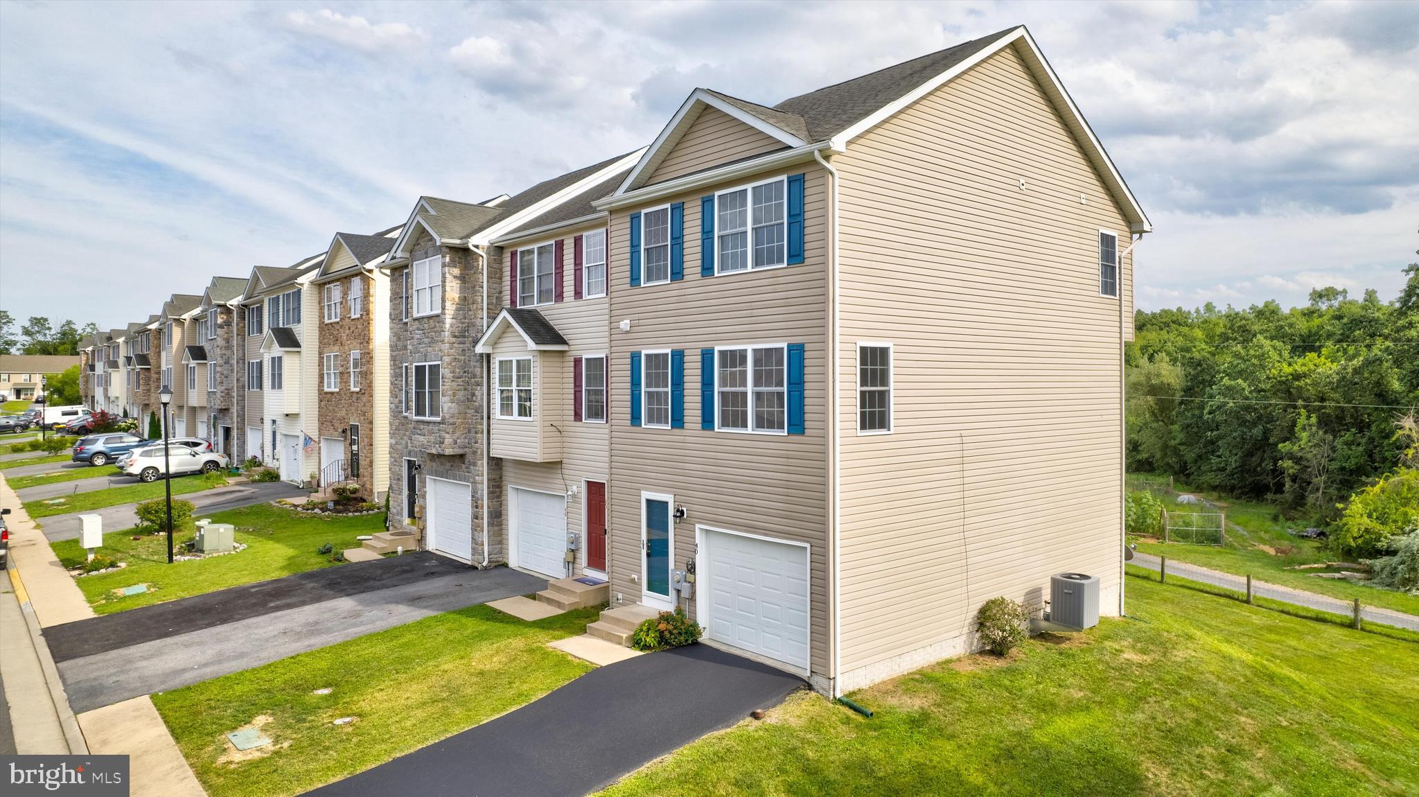 TOWNES OF OAKHURST - Residential